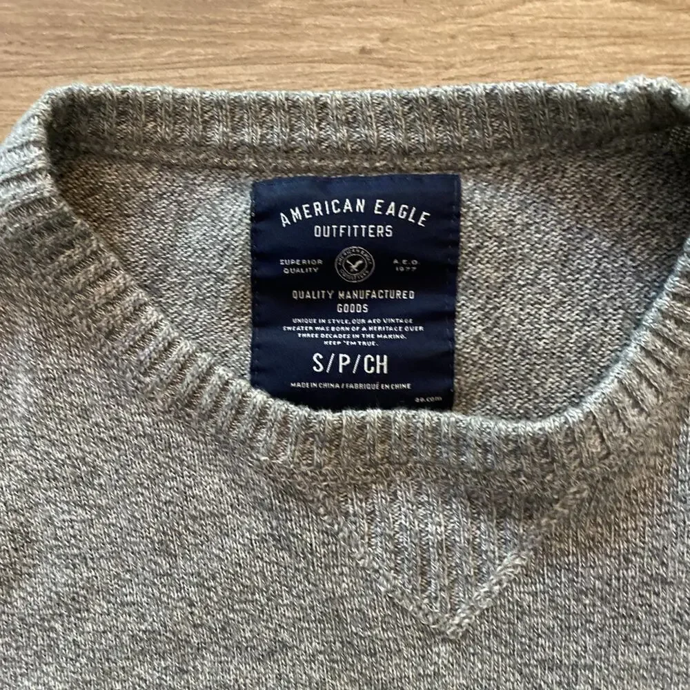 American Eagle Outfitters Men's Sweater — Gray — Blue Stripes